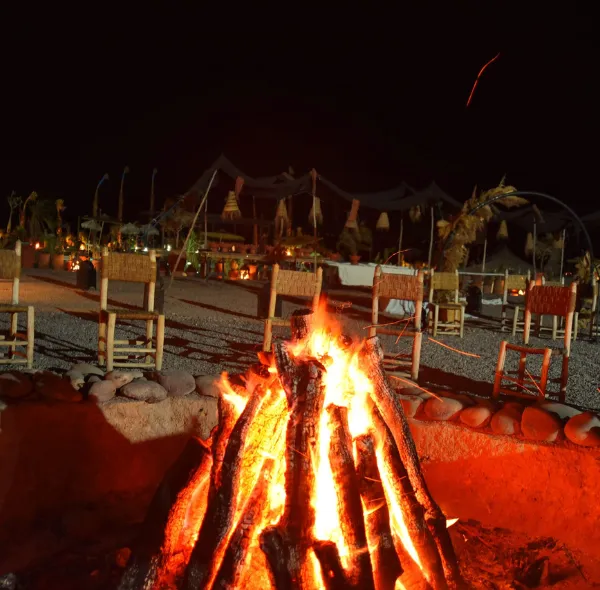 Cena spettacolo ad Agafay - esperienza vicino a Marrakech